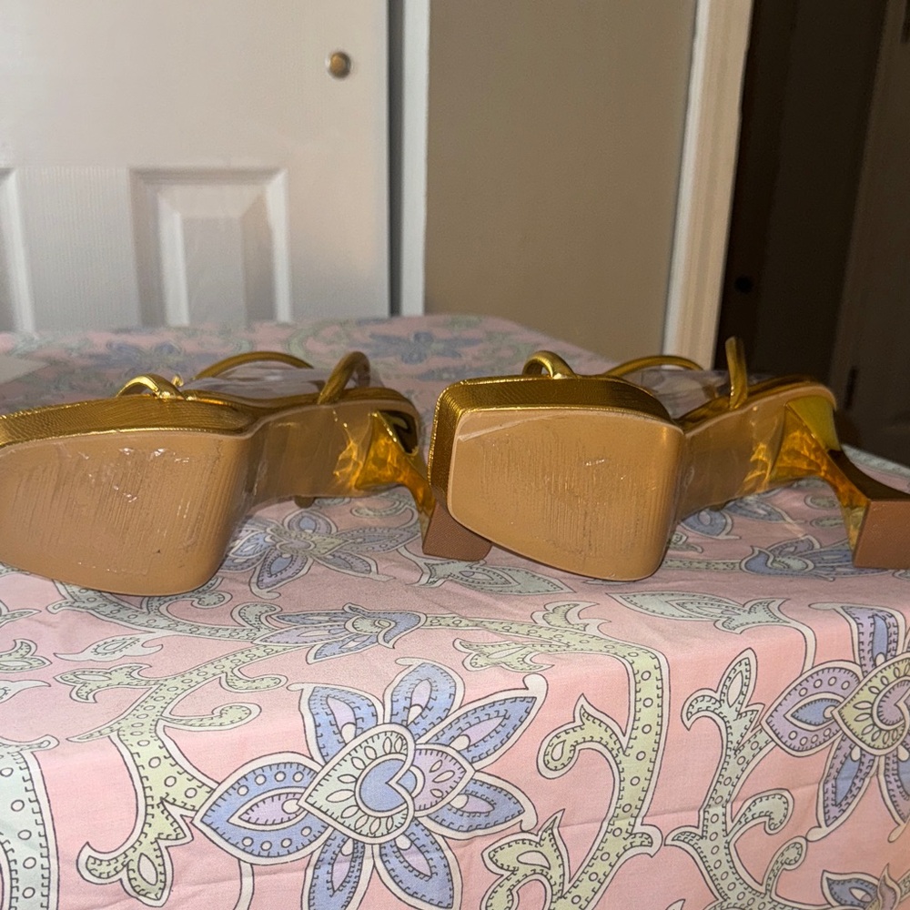 NWOT Elegant Gold Platform Heels no box - Picture 6 of 6